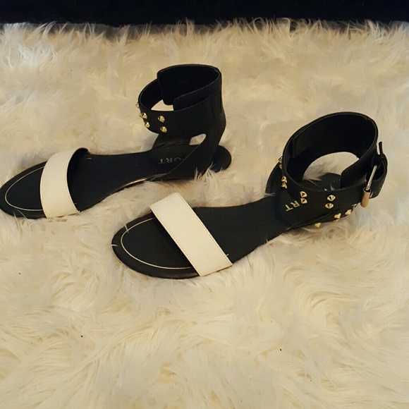 Report Shoes - ⬇️Report studded sandals